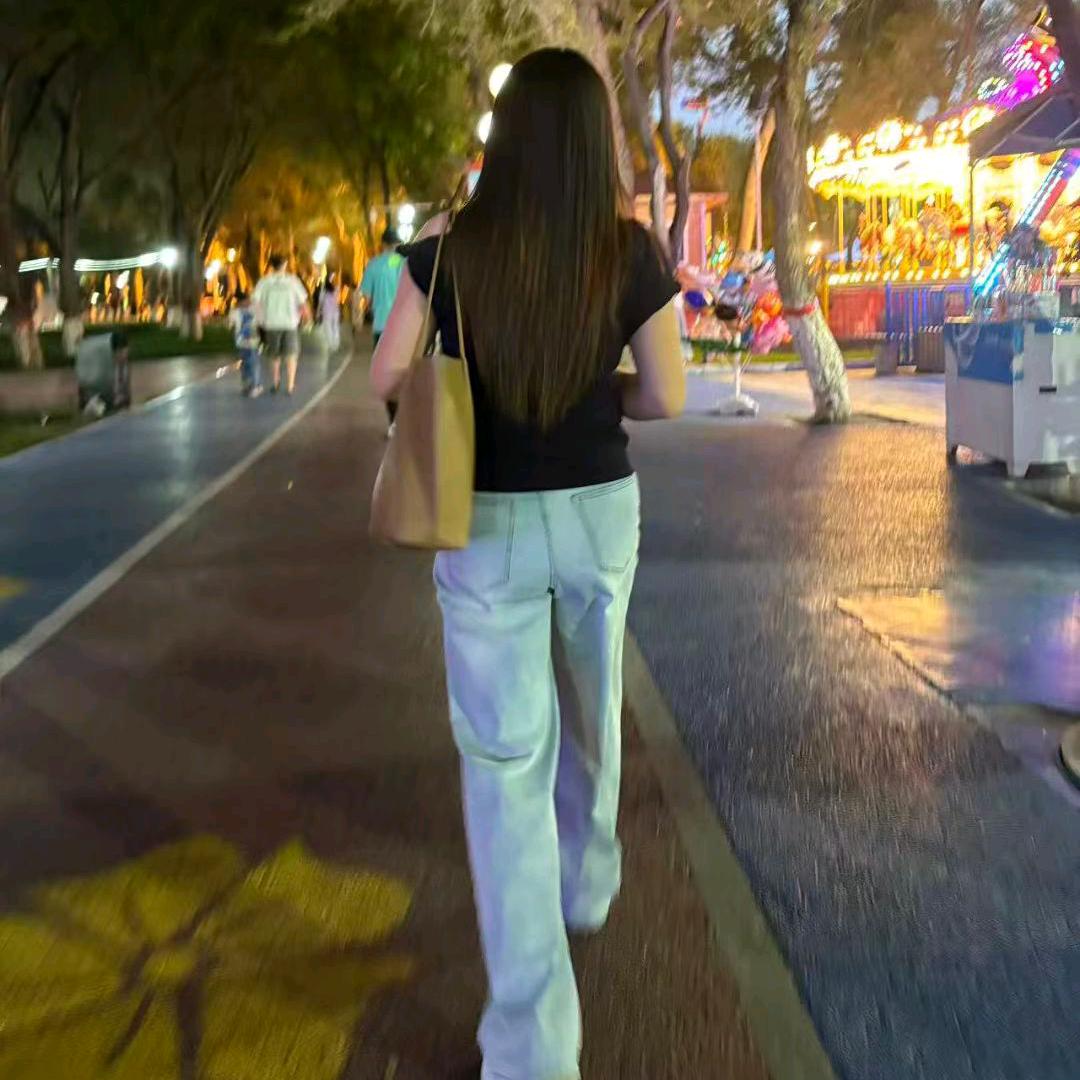 卖监控的小姐姐