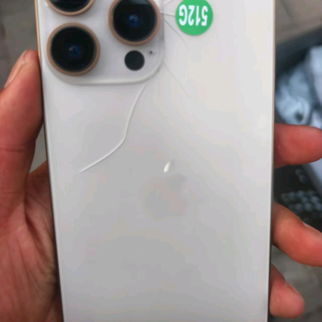 笑脸儿给多了，全他妈是毛病。