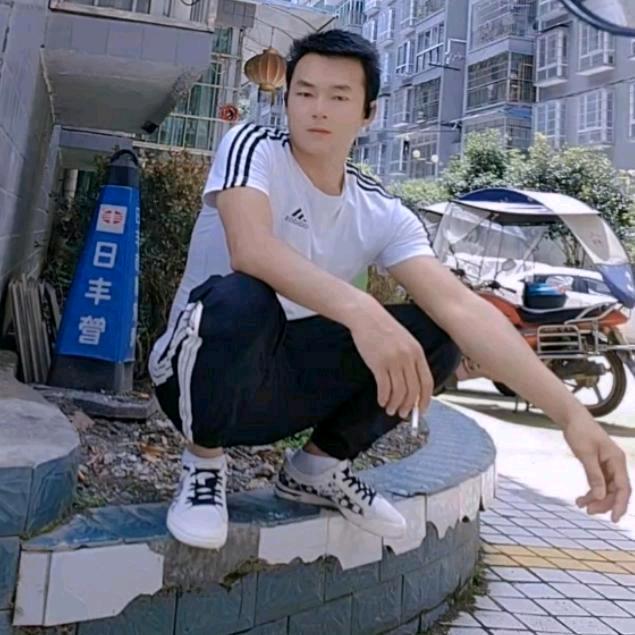 何⚡️二⚡️哥