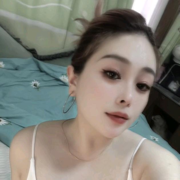 爱微醺的孩子妈𖠚ᐝ