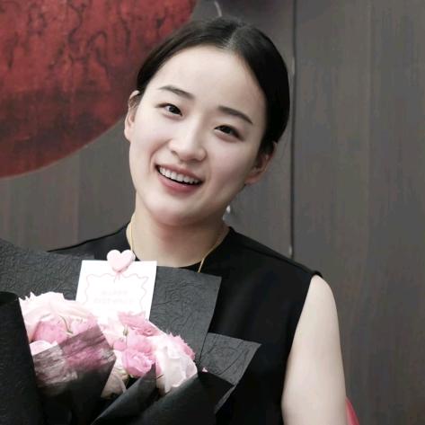 泡沫美人(现现)