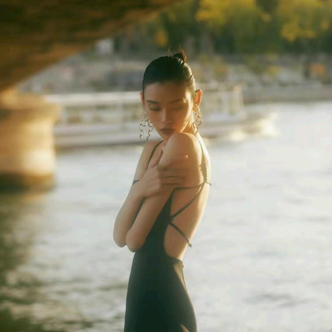 钟无艳，