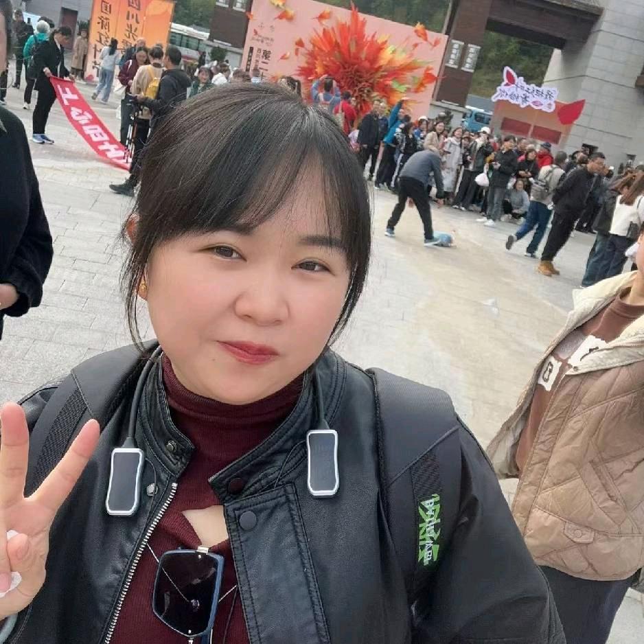 在平昌卖灯具的何欢欢