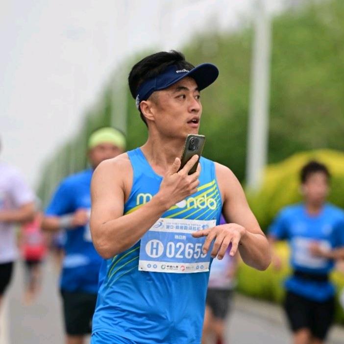 爱跑步的杨光