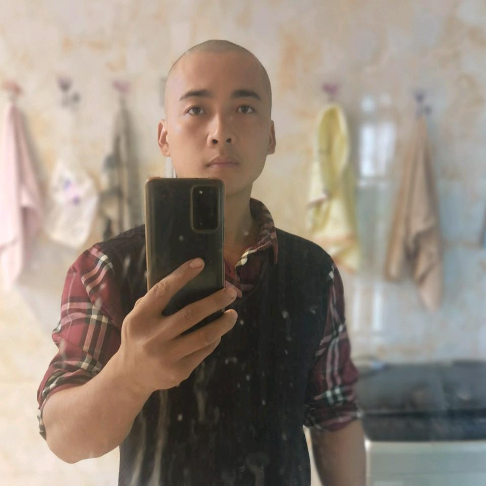 万某与爱新觉.罗氏