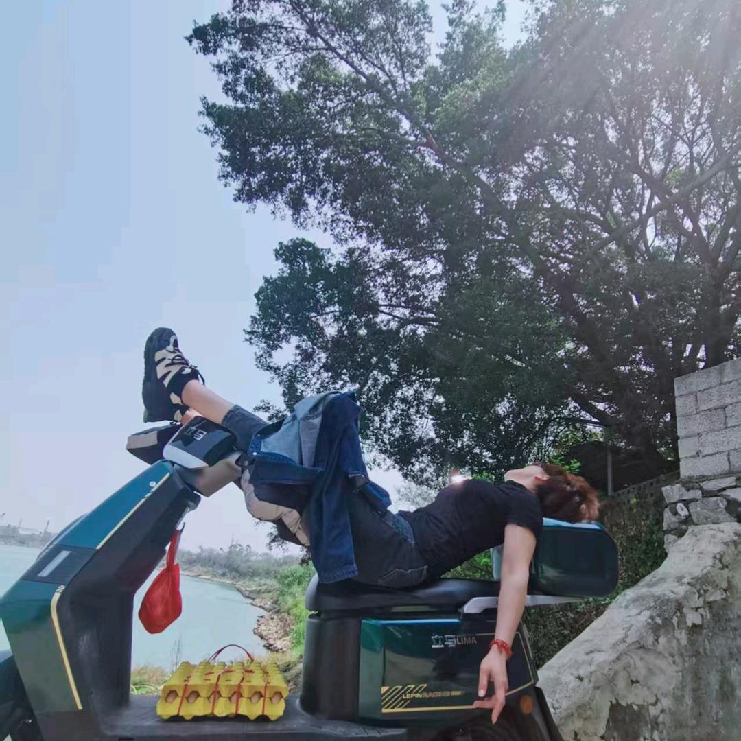 嘴角上扬