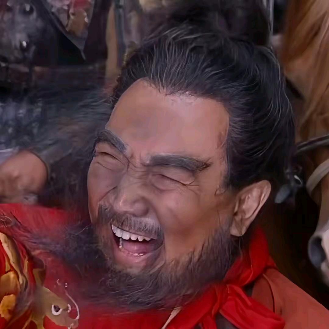 曹老板踩缝纫机