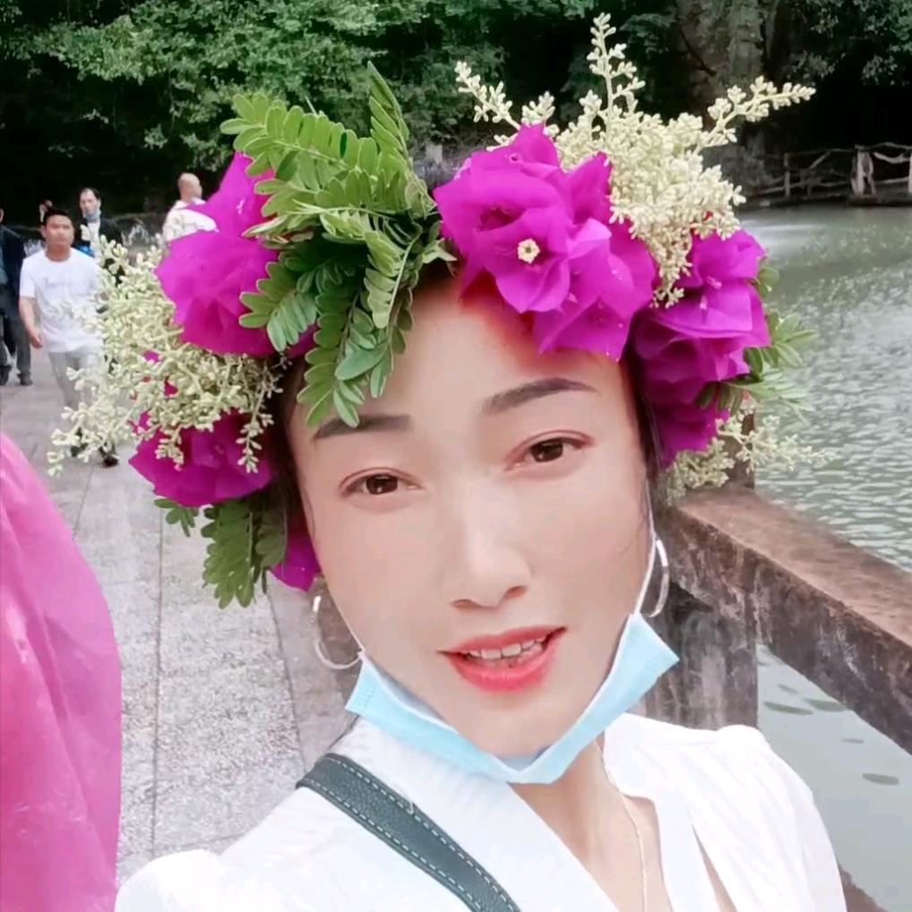 杨小英
