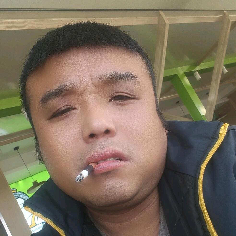 南梁庄村卡车司机