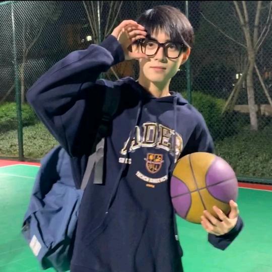 小施不会打中锋🏀