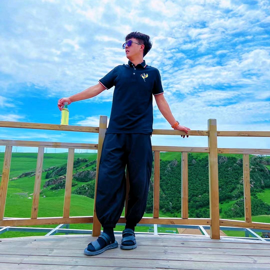 洗鞋小伙儿
