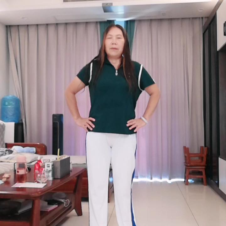 爱跳广场舞的大姐