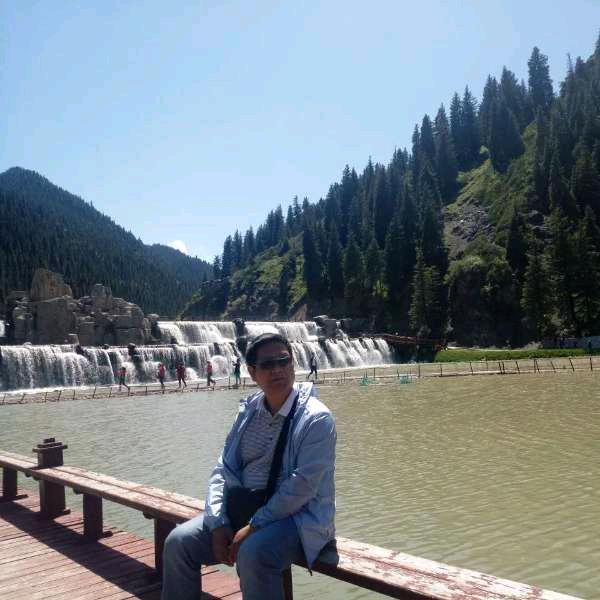 伟（上蔡泓鑫暖通齐红伟.热立方地暖机）