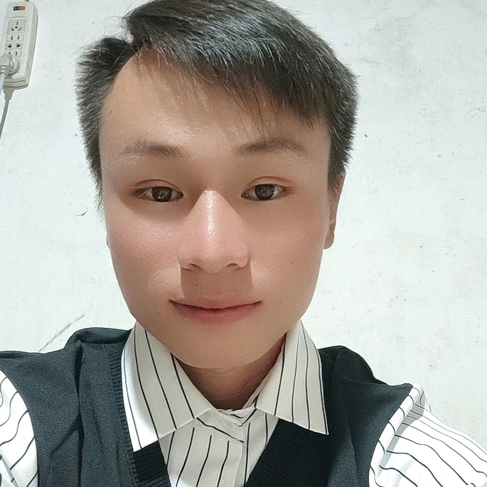 小锁，在泸西带人拔葱