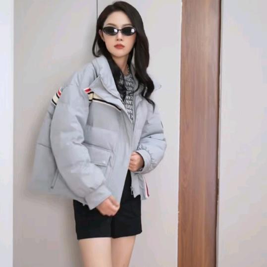 时尚羽绒服