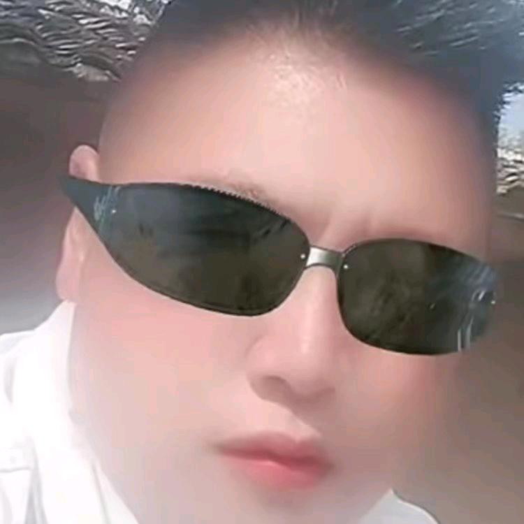 孤独雄鹰！单身小王