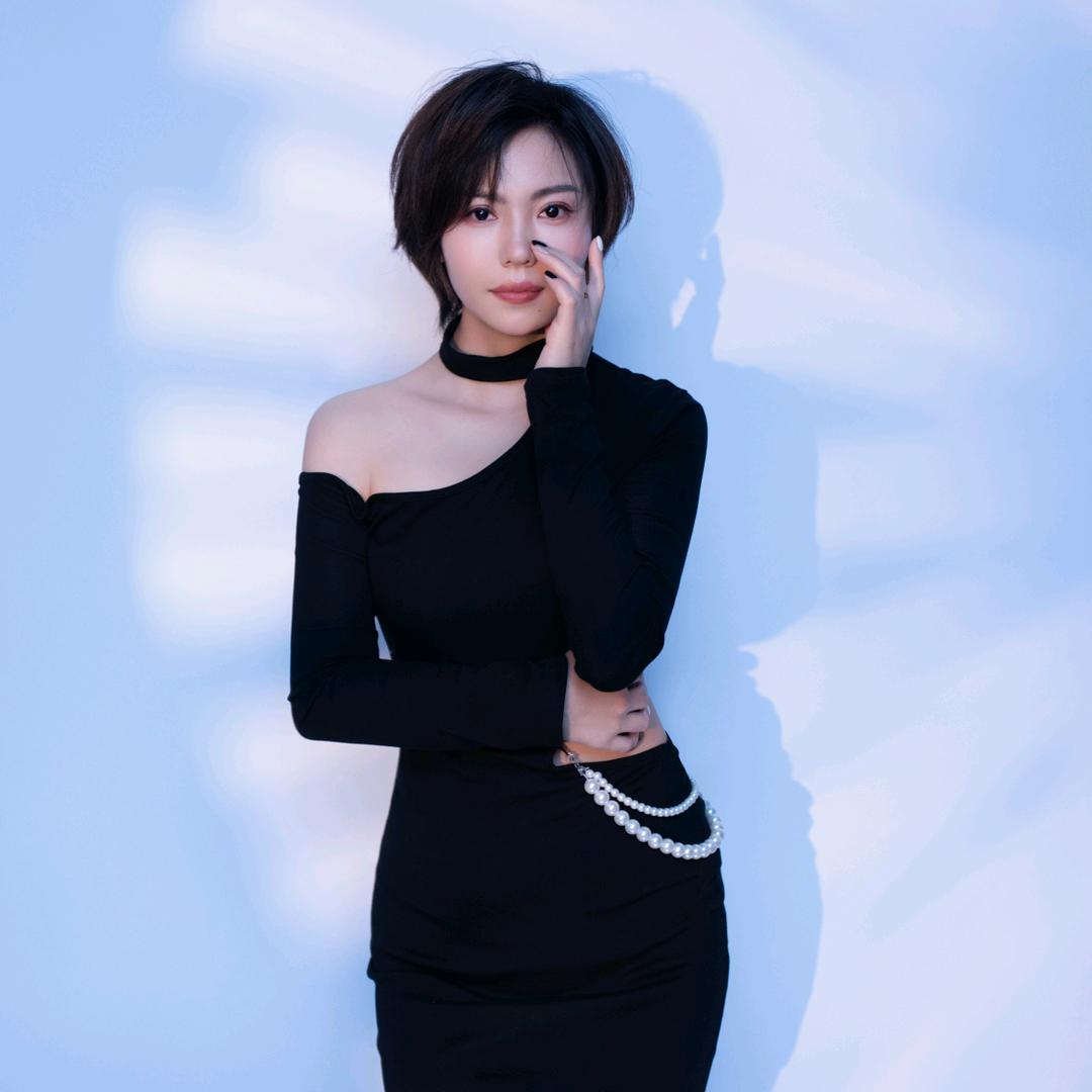 李某某