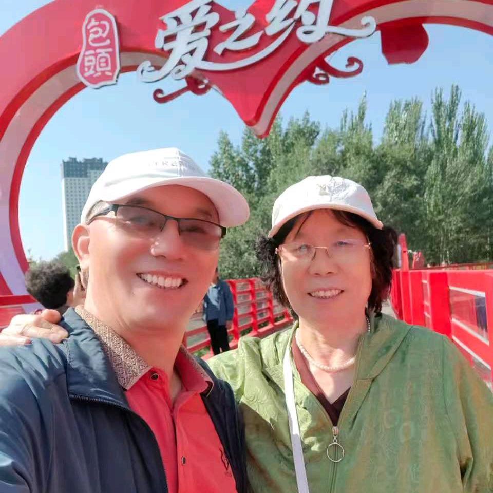 玉兔相伴