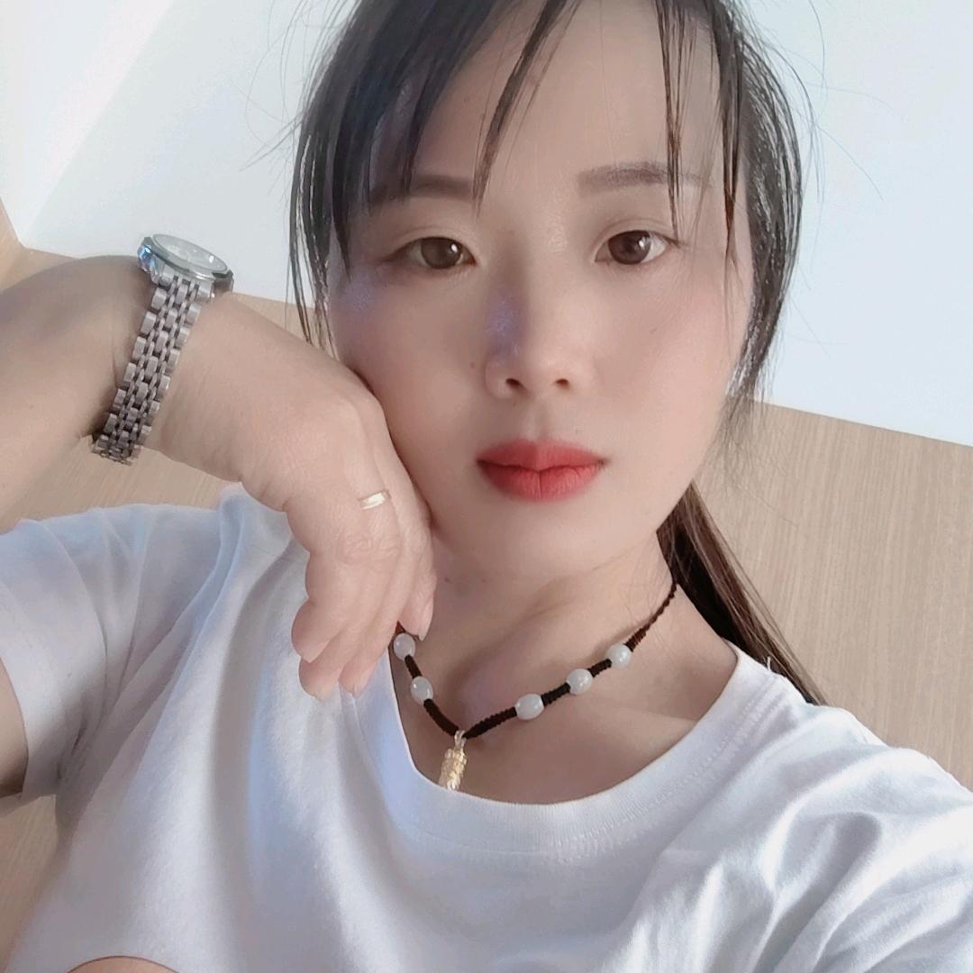 农村养猪小妹。