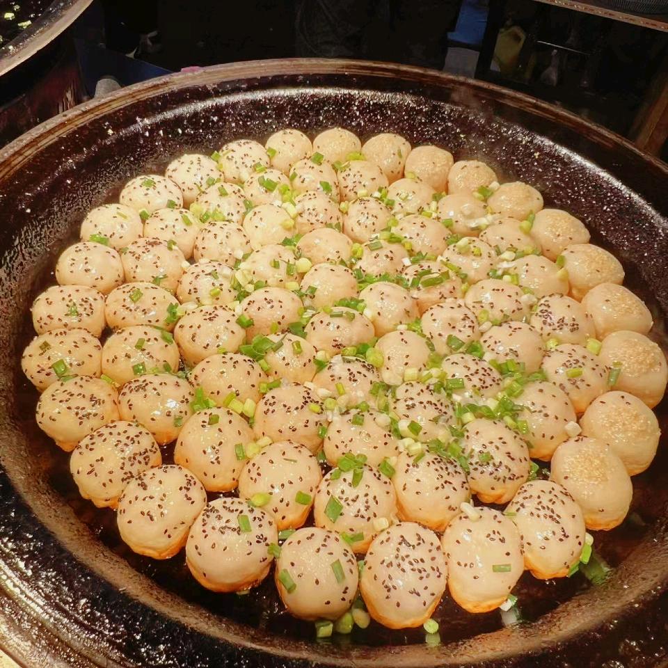 甘家寨夜市上海生煎牛肉锅贴