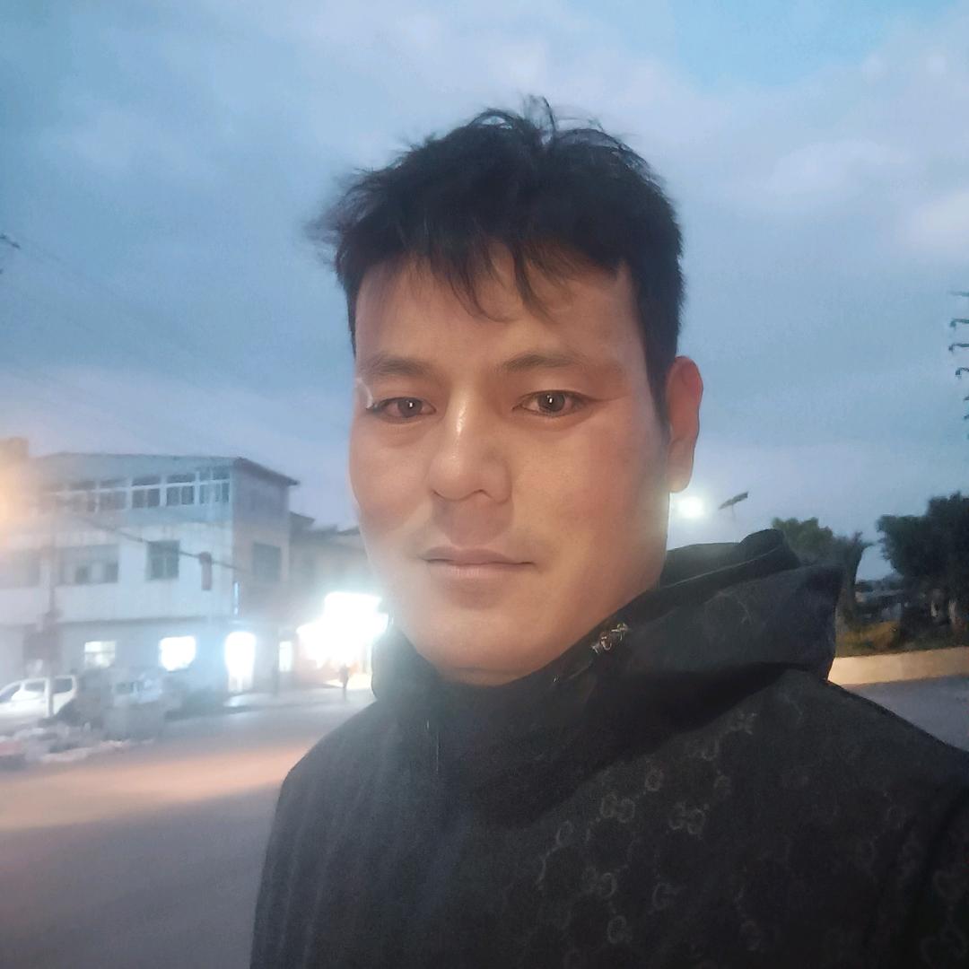 趴在墙头等红杏
