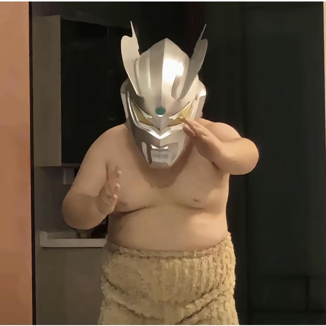 挣钱给女友找男模