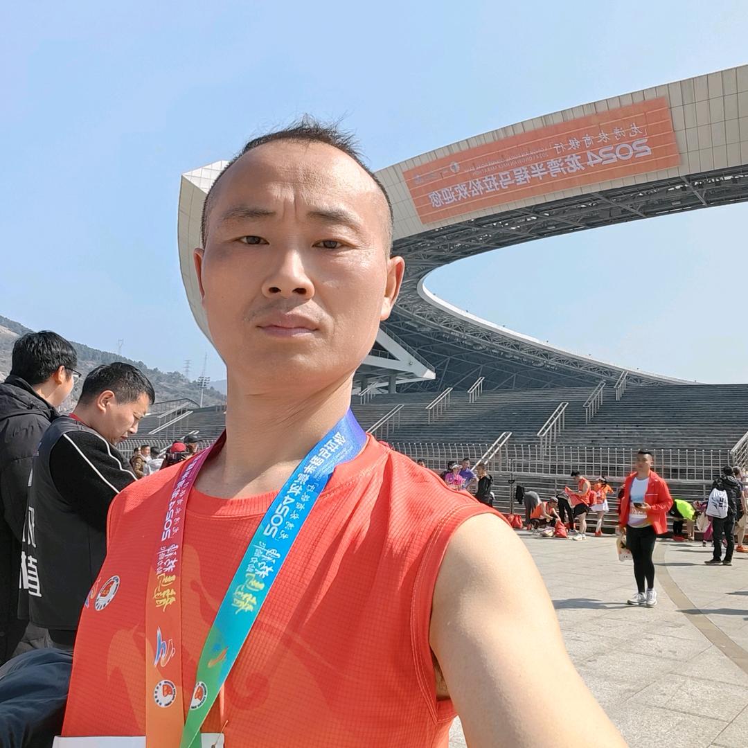 山里的农村娃。