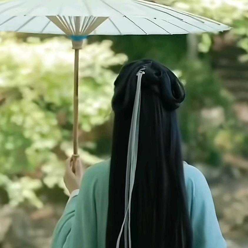 帘儿底下听笑语头像
