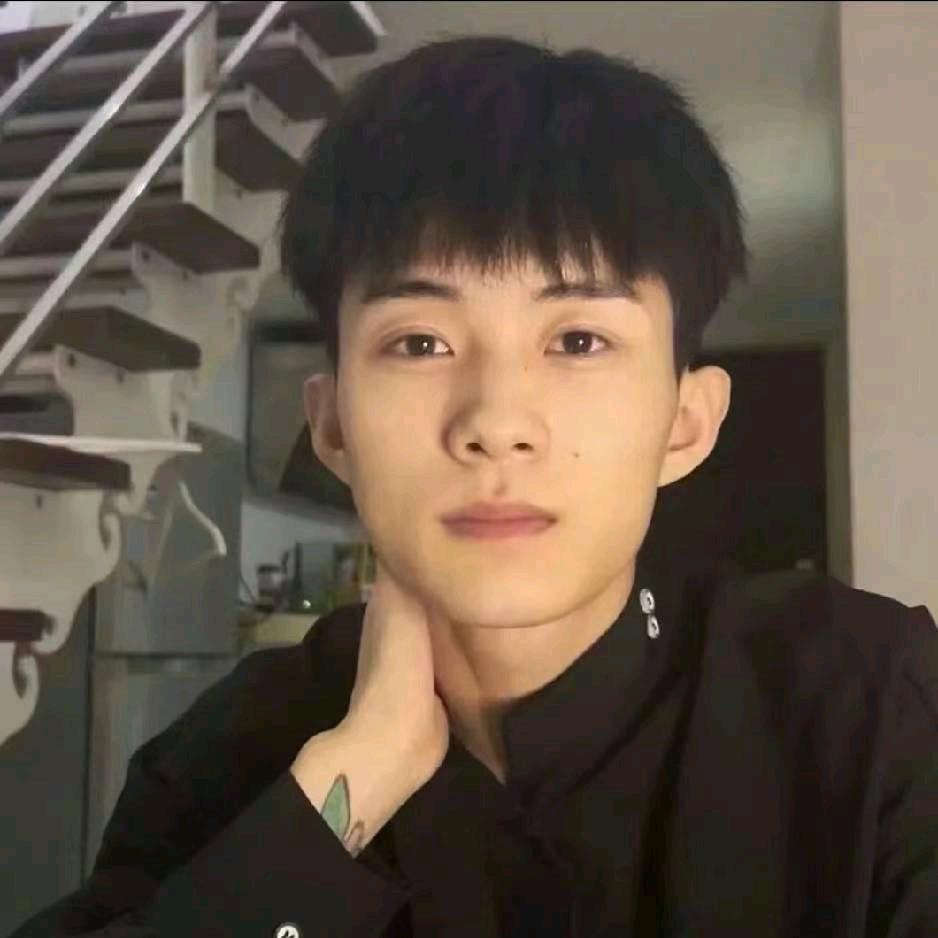 ⚜️-深 情 小帥.