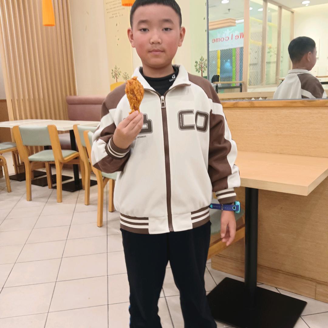 何俊逸