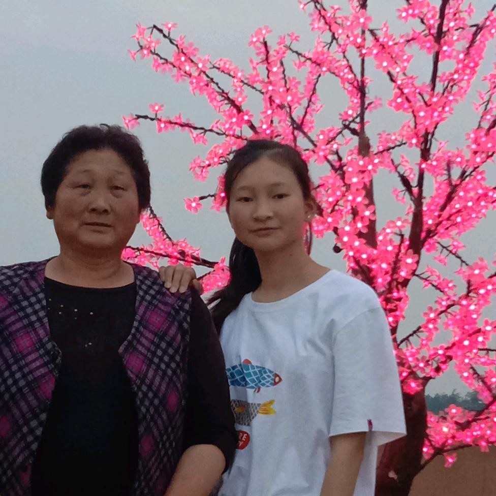 屈加芳