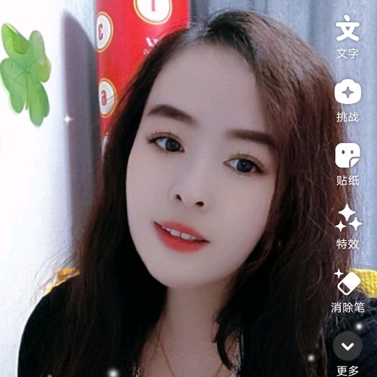 璐璐  :