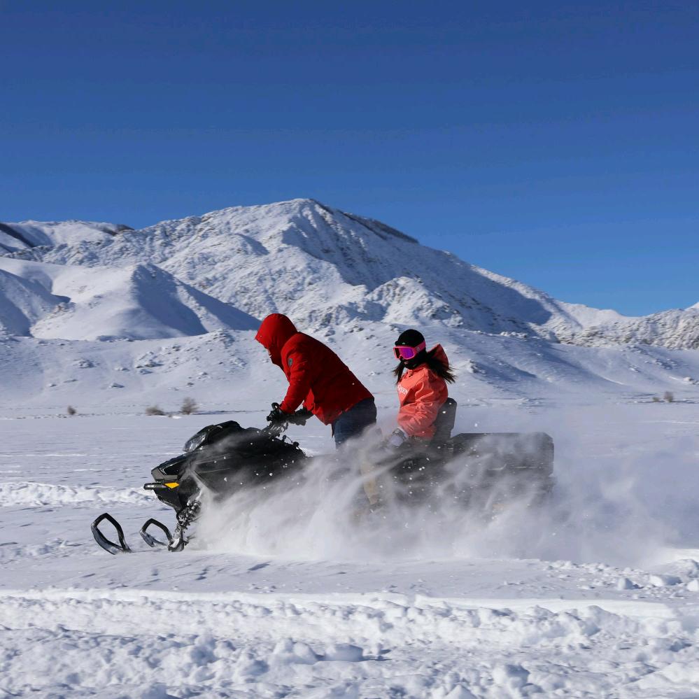 可可托海伊雷木湖戏雪公园雪地摩托