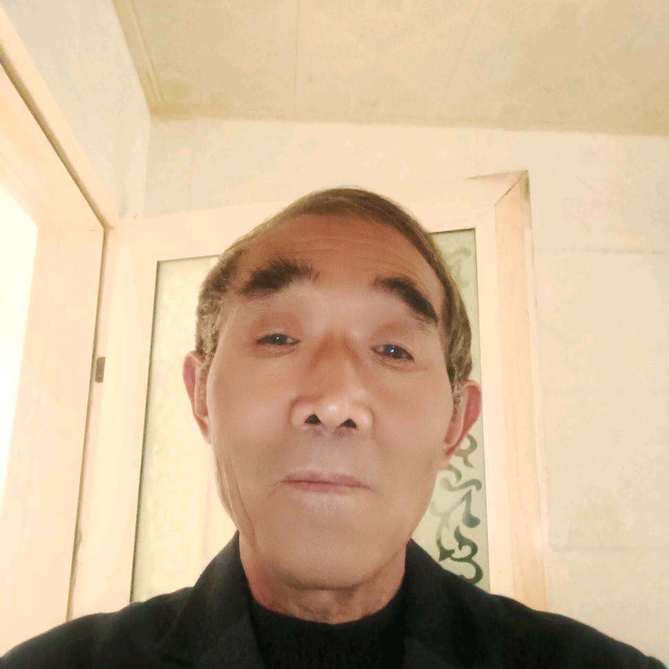 李亮