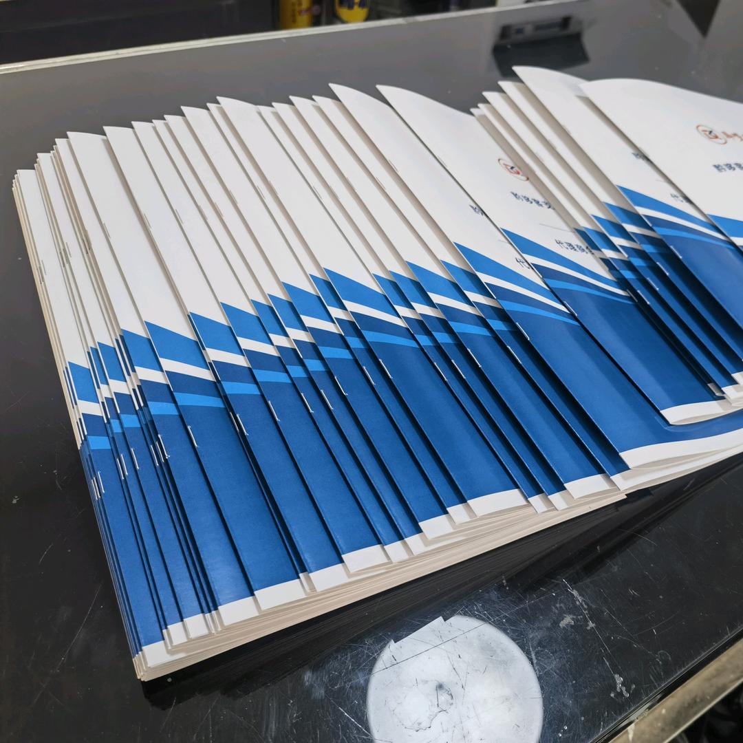 凡本广告/三色堇图文广告