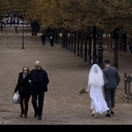 爱蹦跶的小屁孩