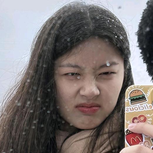 小冰人手拿冻🐟