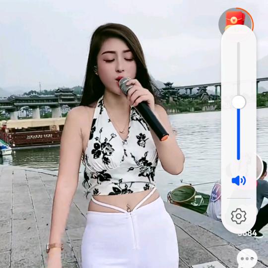 萨日娜民族服饰店