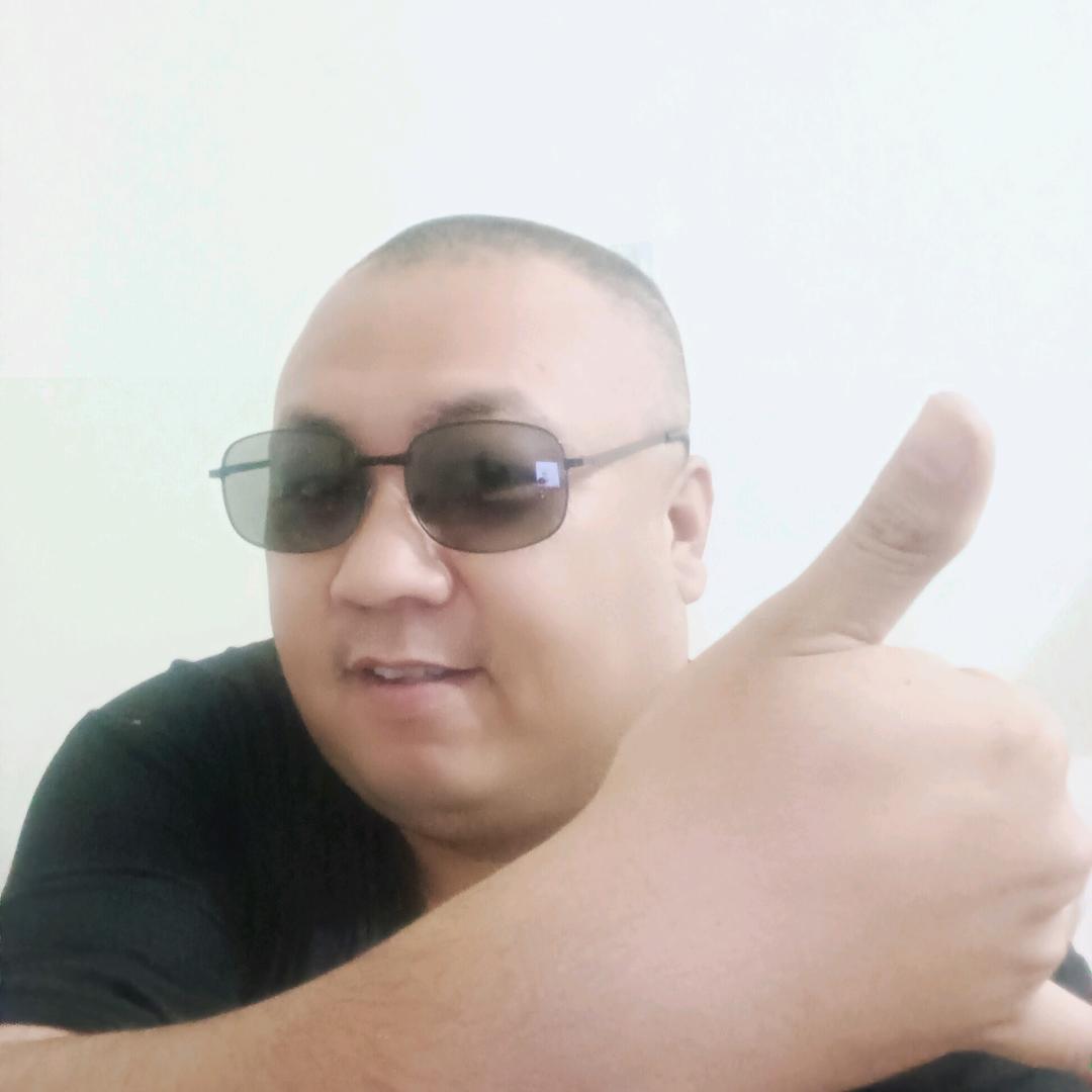 摩托车上的交警小熊