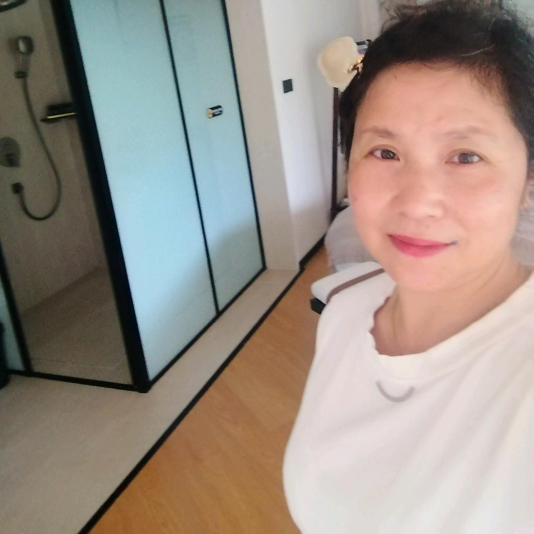 吴四春  三草两木  护肤品牌