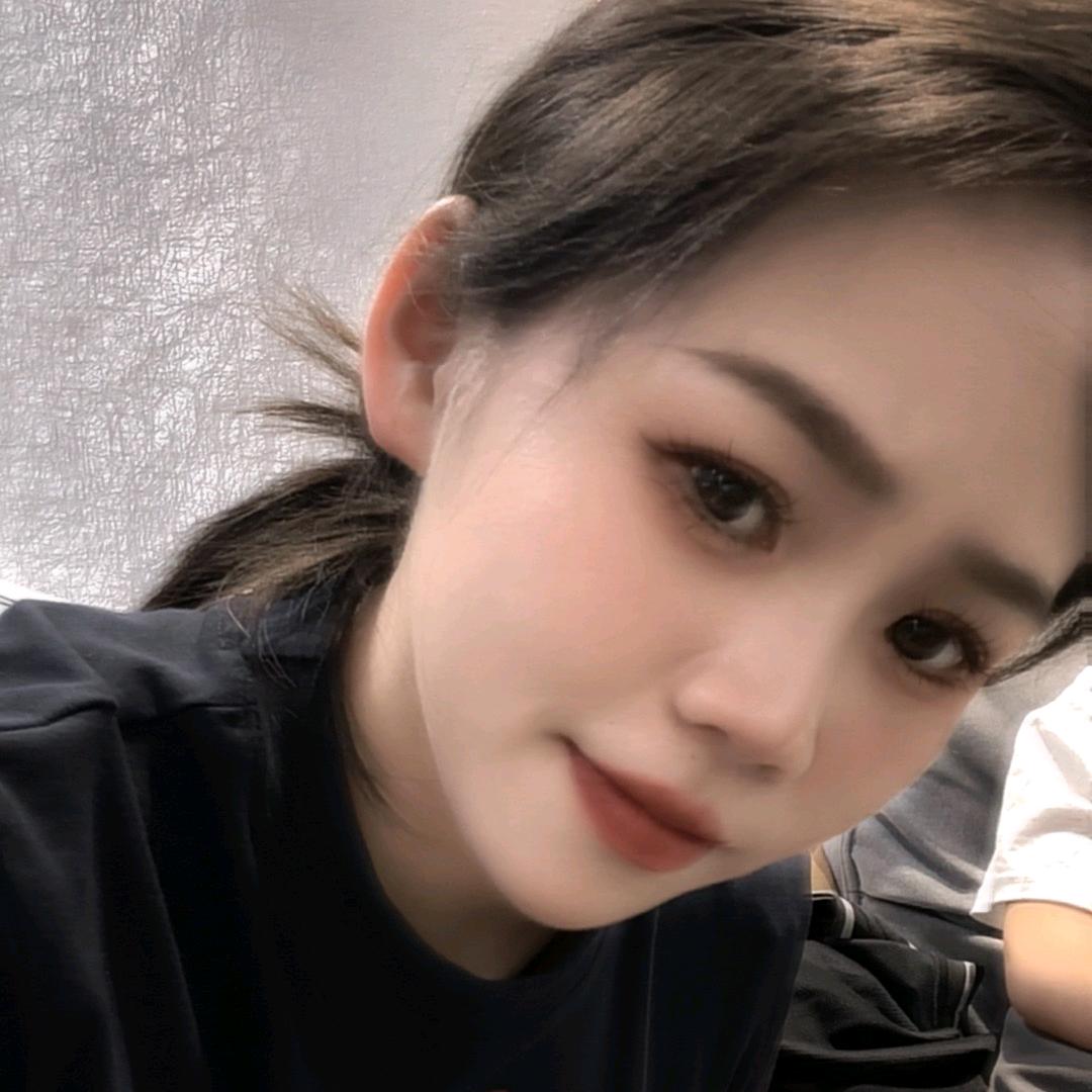 超超忙着化妆🫥