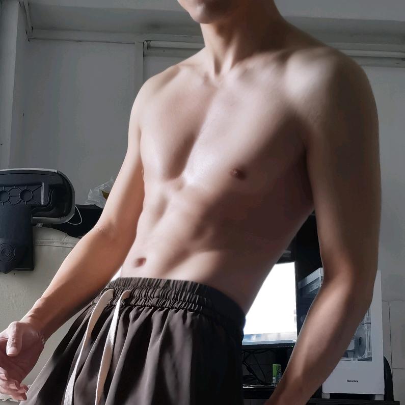 多多想要八块腹肌