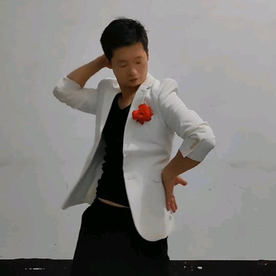 不会跳舞的水电工