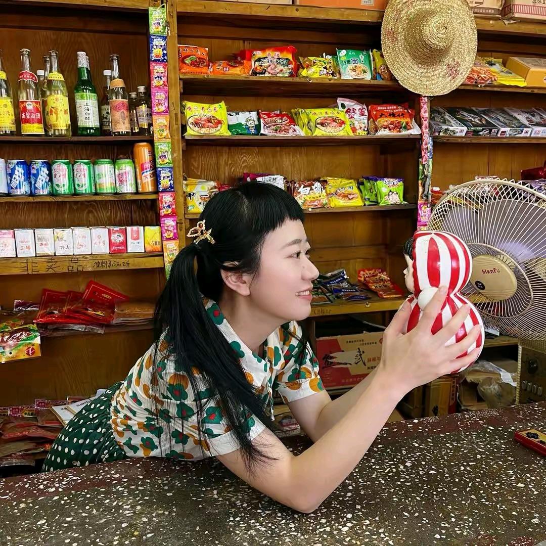 二妞的童年小卖部（零食在橱窗）