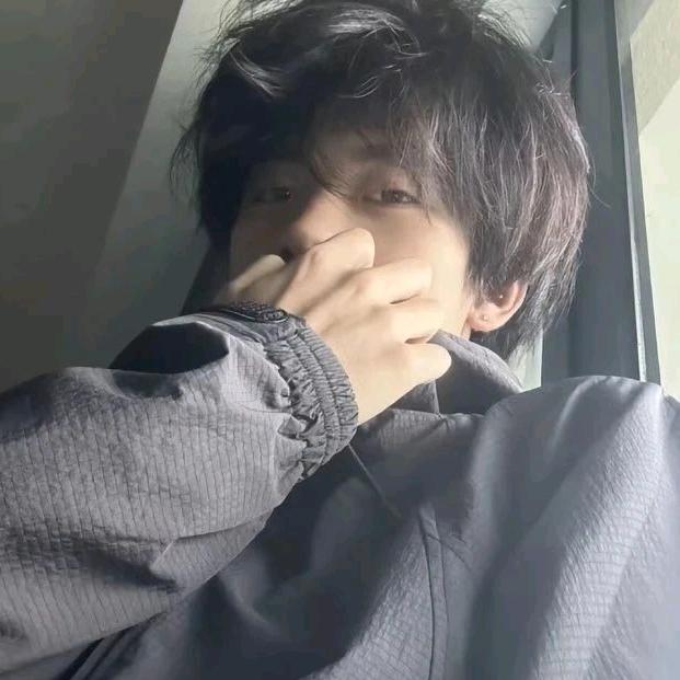黄少.