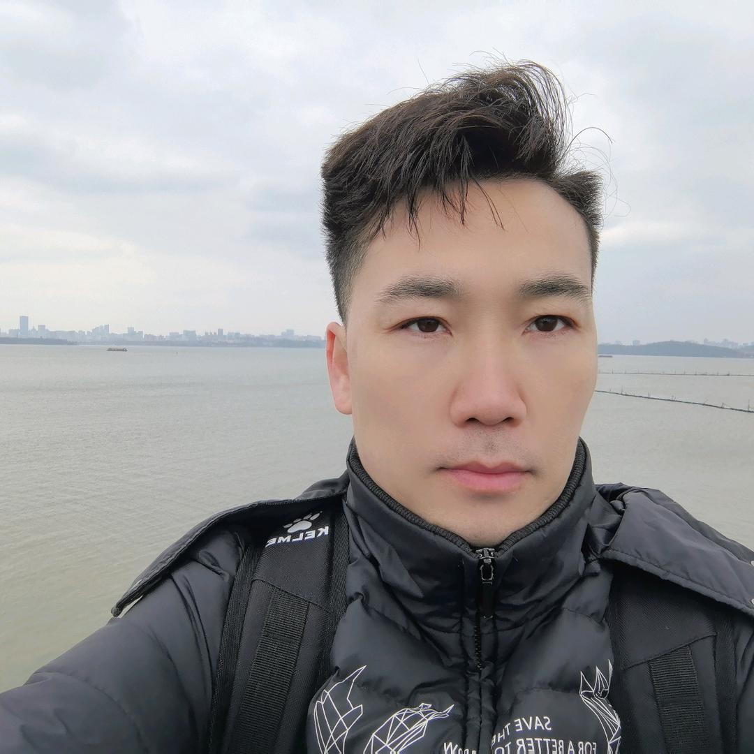 来电的小莫