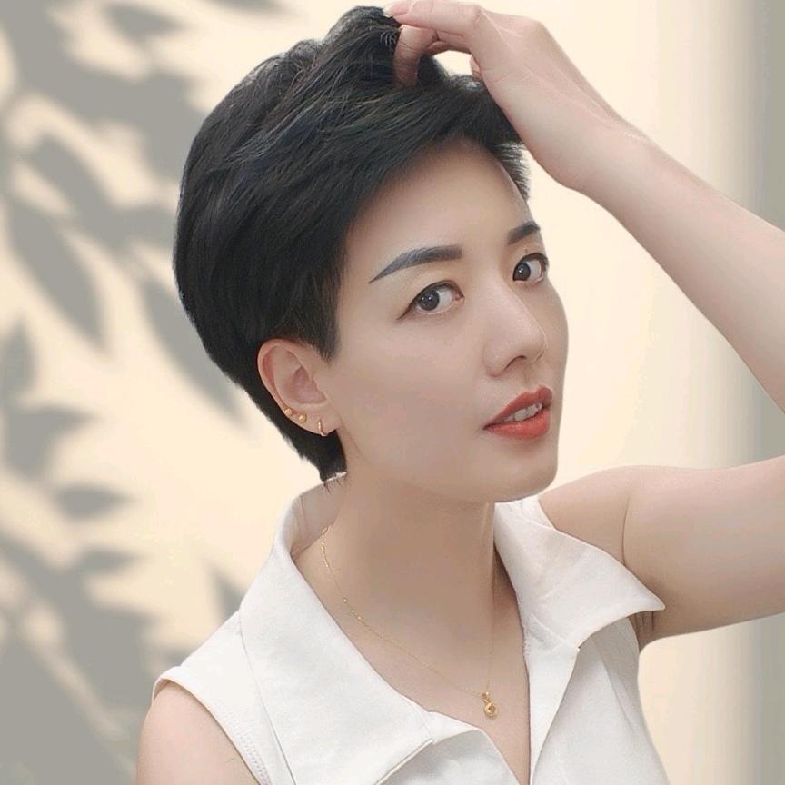 启剪造型蔡蔡