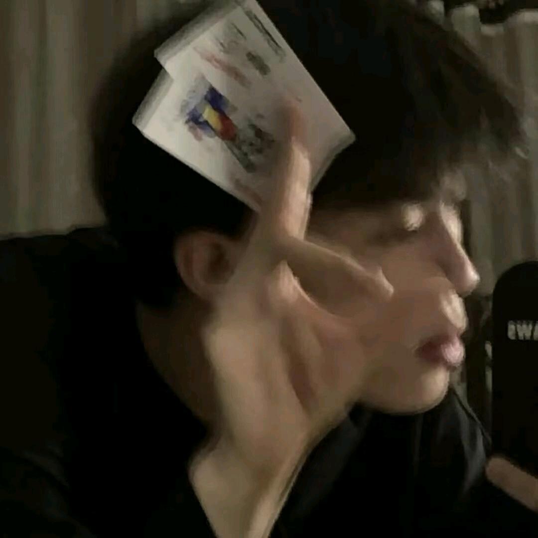 滚开，挡我信号了