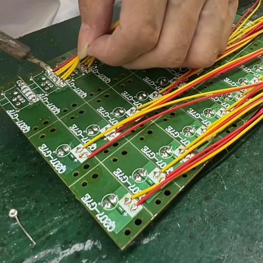 胡总镇黑马电子厂