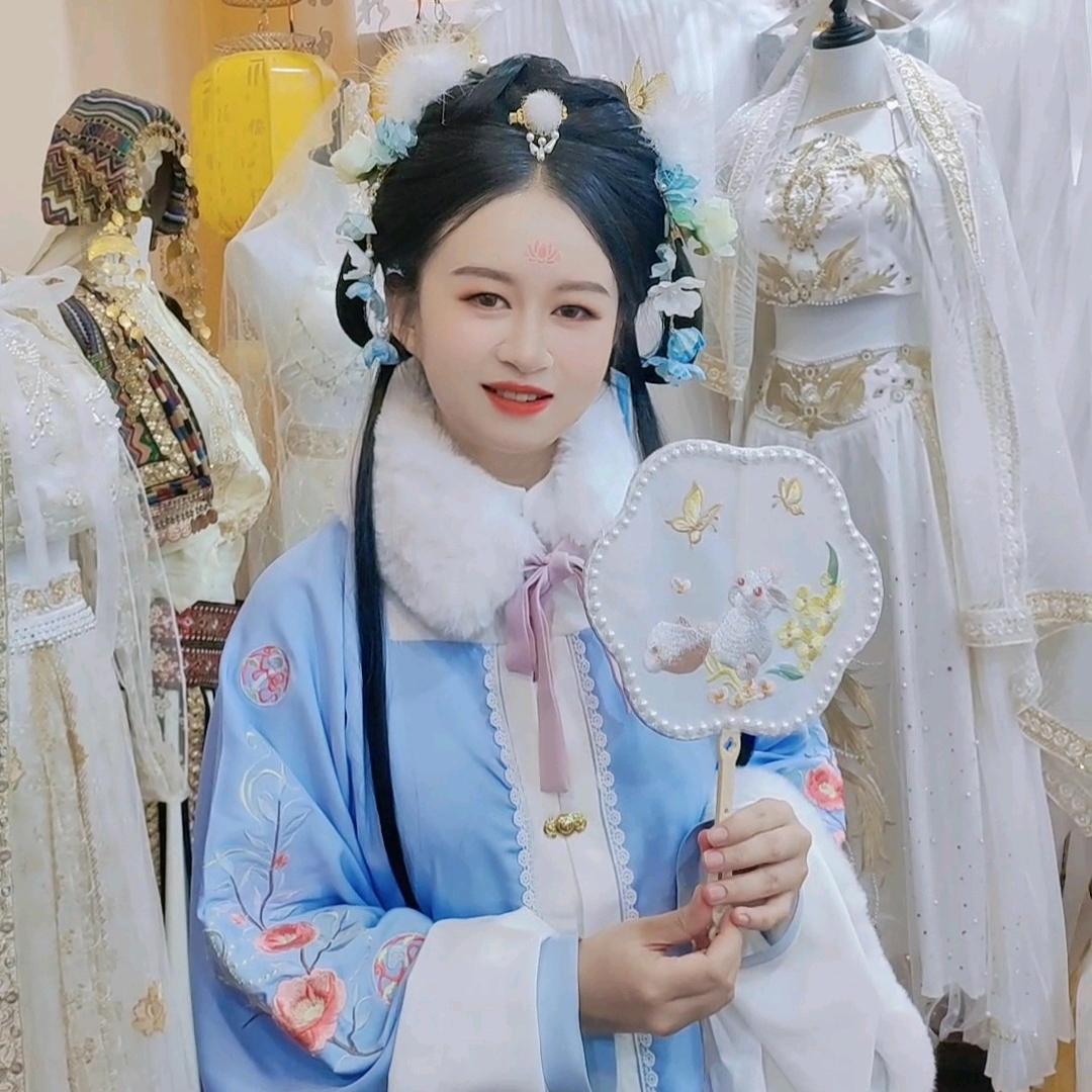 张艺兴的女盆友